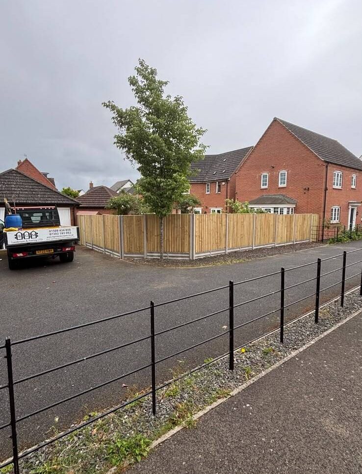 Garden fencing providing privacy and security