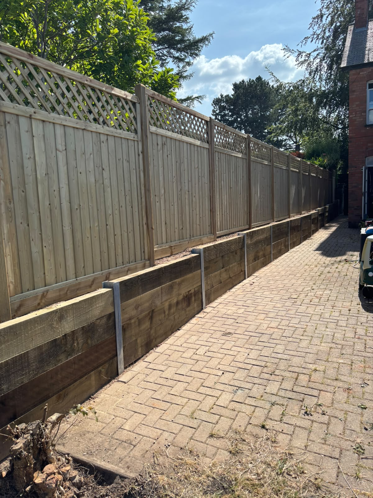 New tall fencing on the side of the house